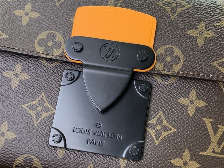 LOUIS VUITTON S LOCK MESSENGER MONOGRAM MACASSAR - LVB056