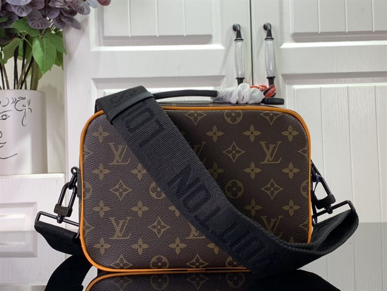 LOUIS VUITTON S LOCK MESSENGER MONOGRAM MACASSAR - LVB056