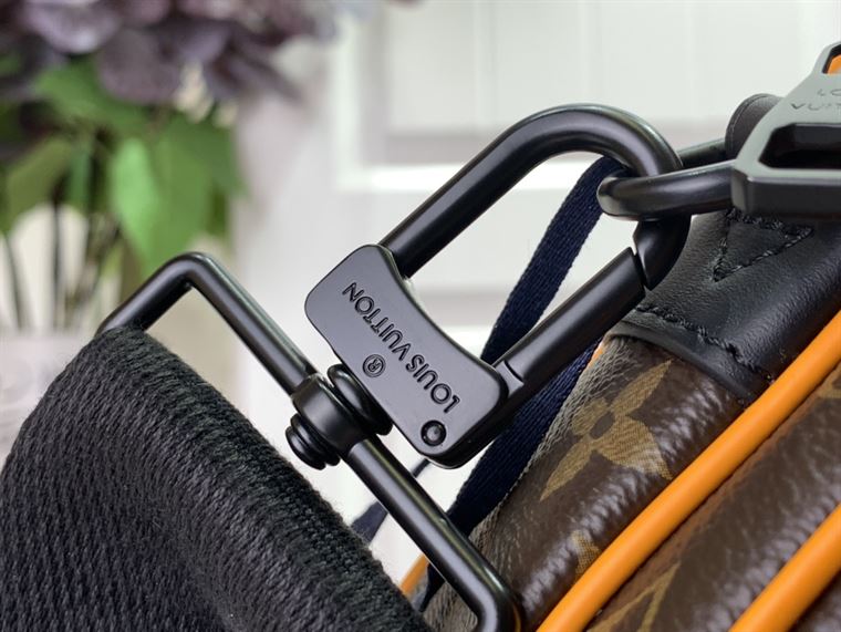 LOUIS VUITTON S LOCK MESSENGER MONOGRAM MACASSAR - LVB056