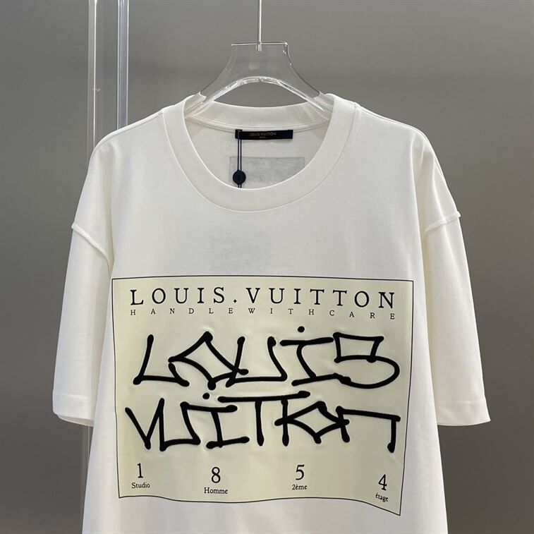 LOUIS VUITTON SIGNATURE PRINT T-SHIRT - LVTS046