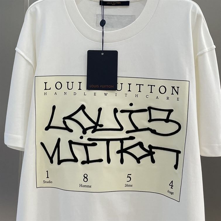 LOUIS VUITTON SIGNATURE PRINT T-SHIRT - LVTS046