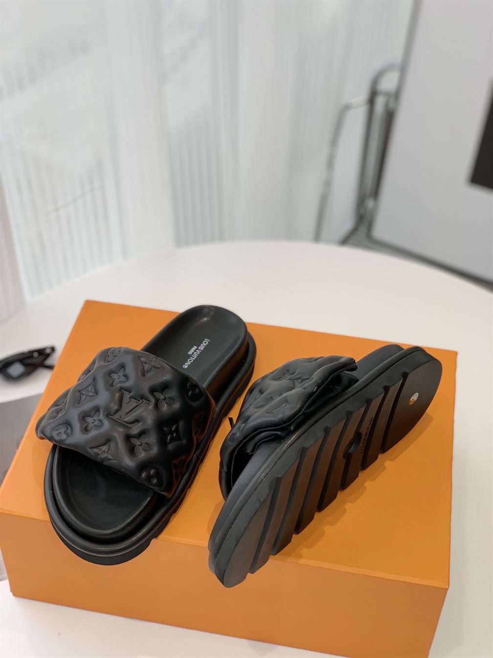 LOUIS VUITTON SLIDES - LVSD007