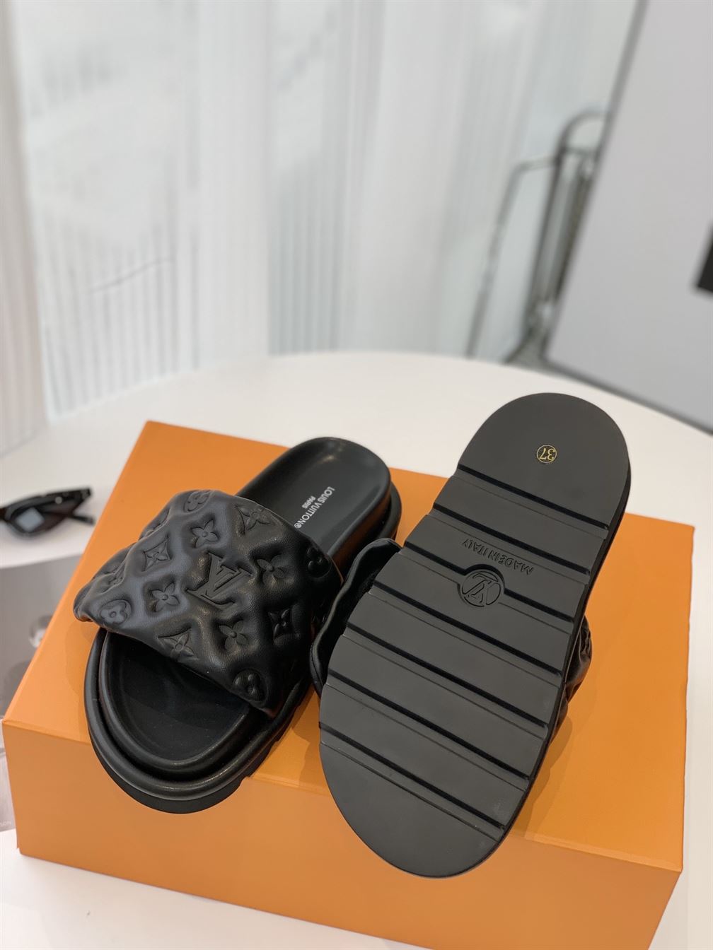 LOUIS VUITTON SLIDES - LVSD007