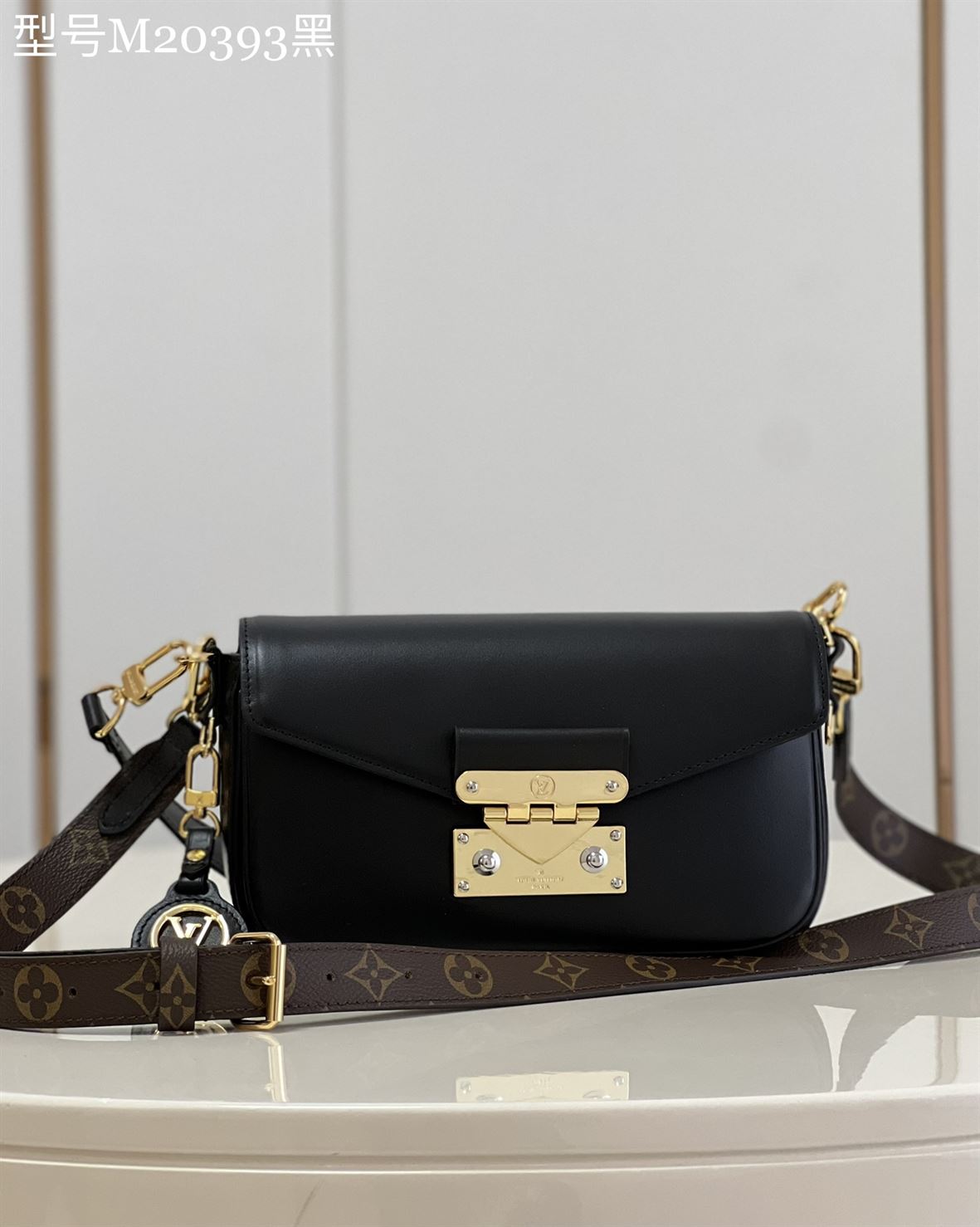 LOUIS VUITTON SWING BAG Black