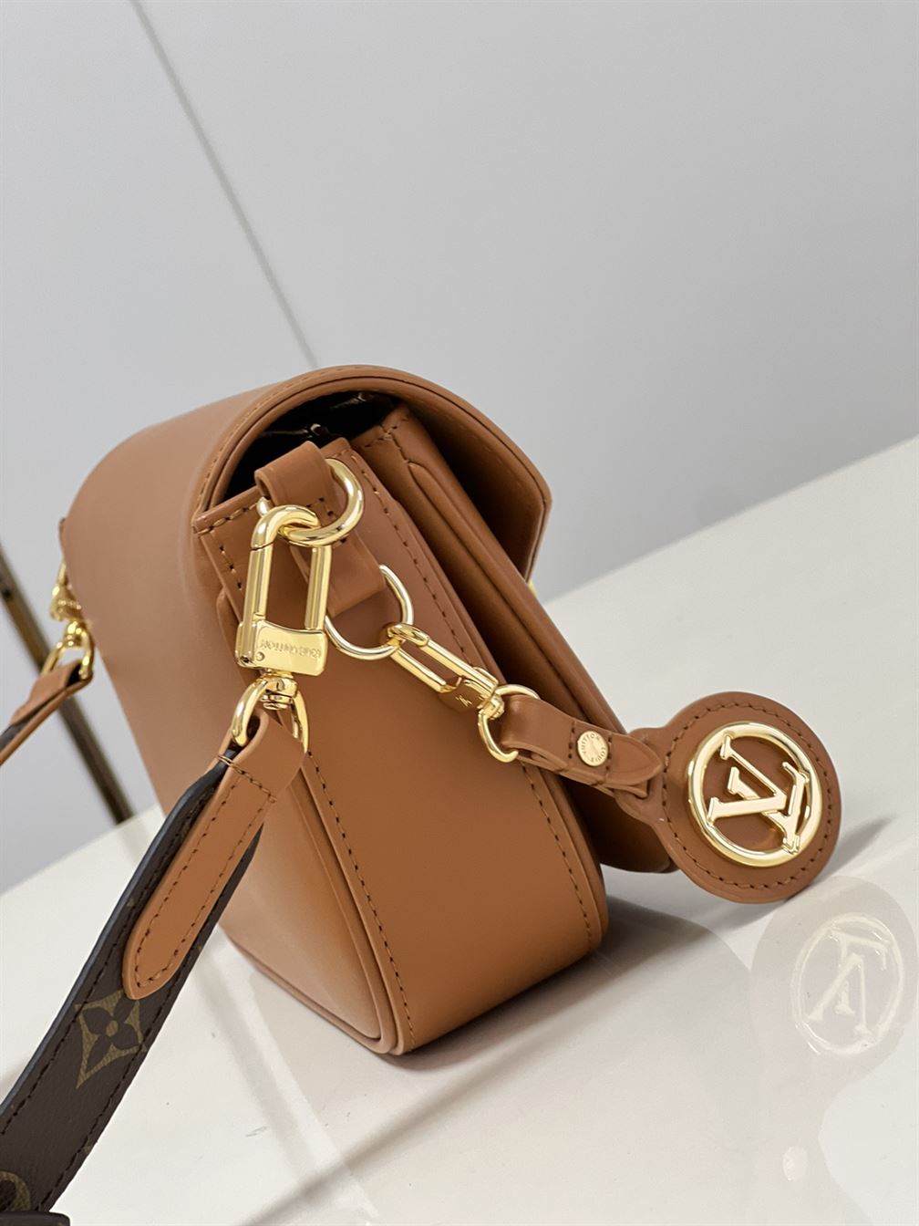 LOUIS VUITTON SWING BAG Brown