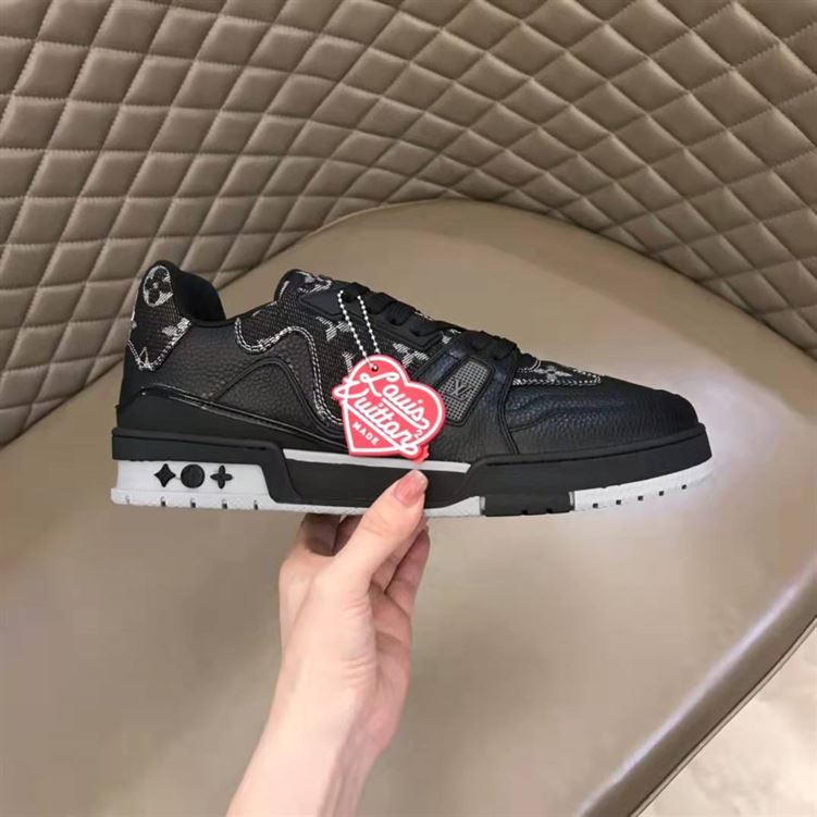 LOUIS VUITTON TRAINER SNEAKER - LVS045
