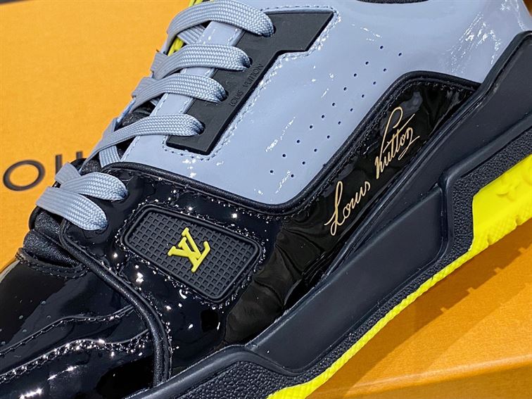 LOUIS VUITTON TRAINER SNEAKERS IN BLACK PATENT CANVAS - LVS004