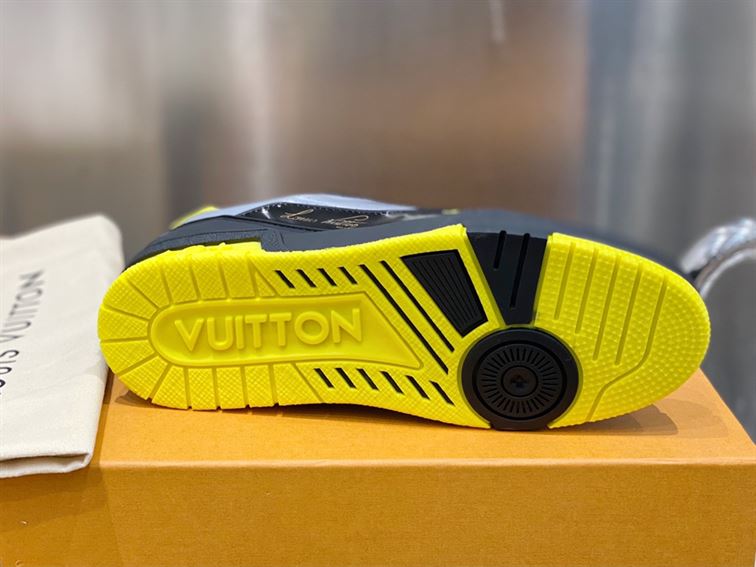 LOUIS VUITTON TRAINER SNEAKERS IN BLACK PATENT CANVAS - LVS004