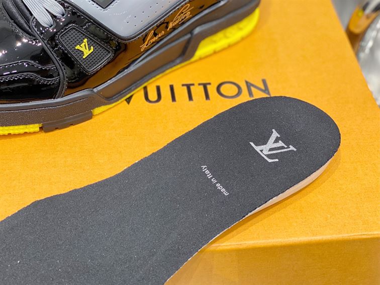 LOUIS VUITTON TRAINER SNEAKERS IN BLACK PATENT CANVAS - LVS004