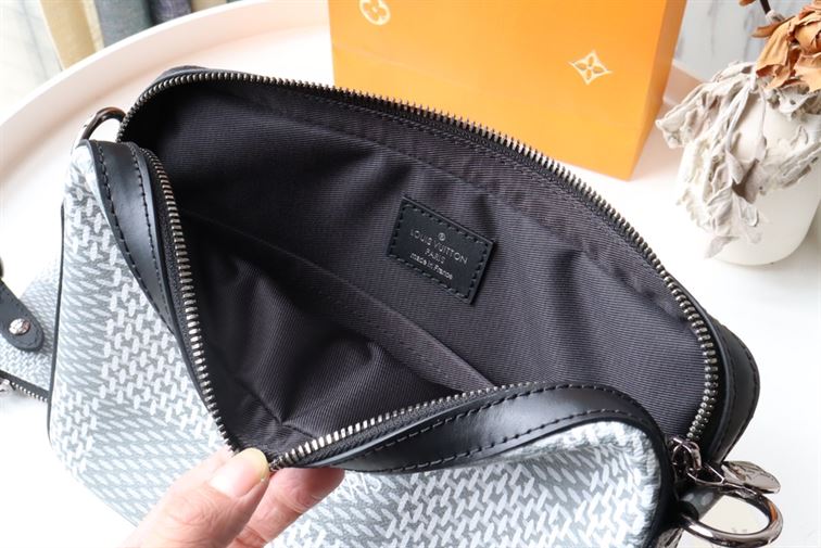 LOUIS VUITTON TRIO MESSENGER BAG - LVB026