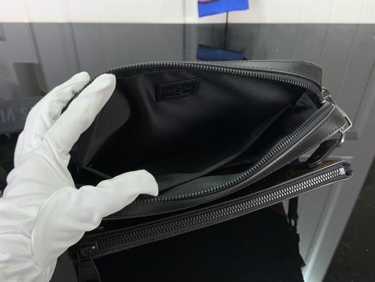 LOUIS VUITTON TRIO MESSENGER BAG - LVB055