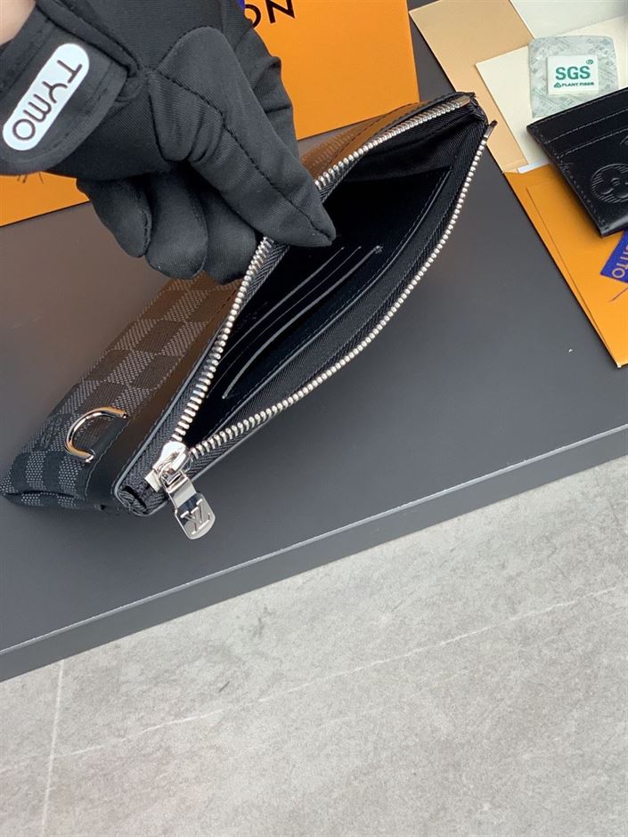 LOUIS VUITTON WALLET