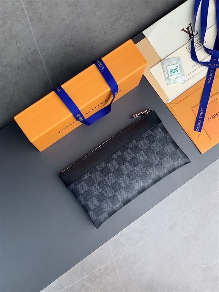 LOUIS VUITTON WALLET