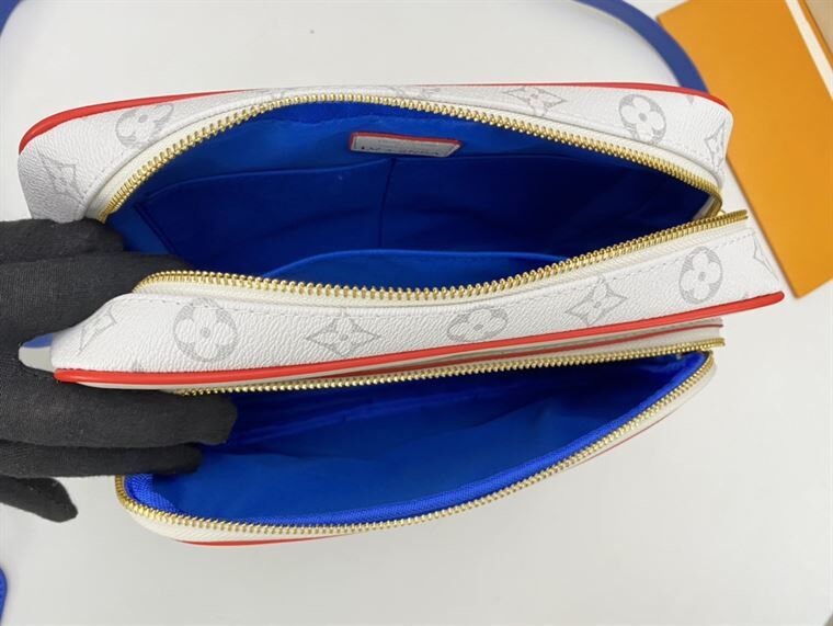 LOUIS VUITTON X NBA NIL MESSENGER ANTARTICA - LVB020