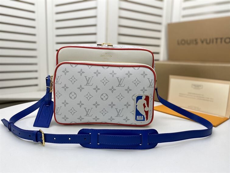 LOUIS VUITTON X NBA NIL MESSENGER ANTARTICA - LVB020