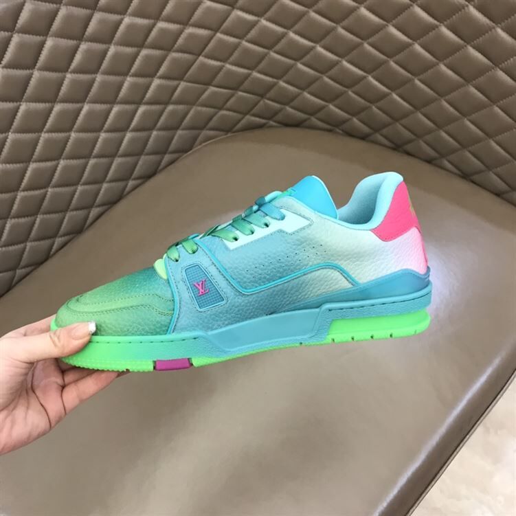 LOUIS VUITTTON TRAINER SNEAKERS IN GREEN GRAINED CALF LEATHER - LVS002
