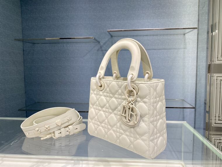 MEDIUM ULTRAMATTE LADY DIOR BAG LATTE