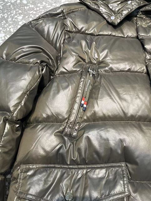 MONCLER BUTTONED LONG-SLEEVED JACKET - MC043