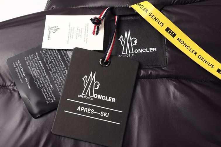 MONCLER COAT - MC105