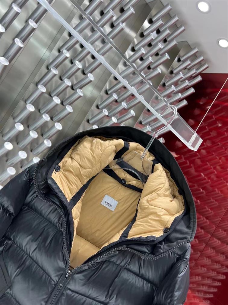 MONCLER COAT - MC132