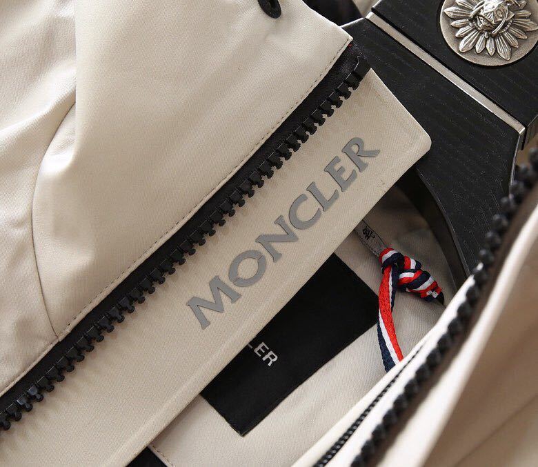MONCLER COAT - MC135