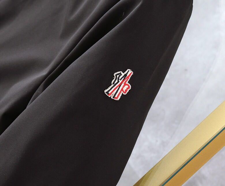 MONCLER COAT - MC136