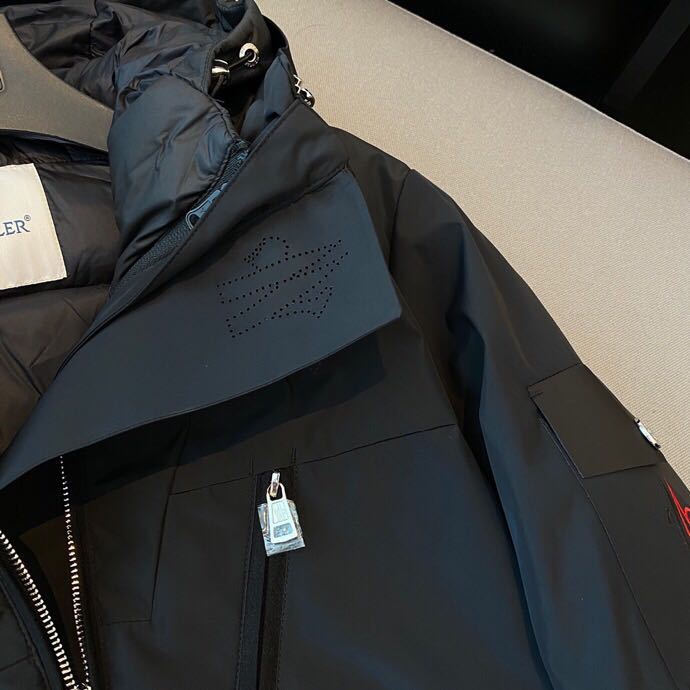 MONCLER COAT - MC137