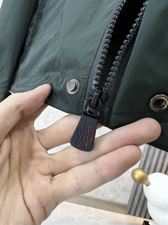 MONCLER GUIERS RAIN JACKET - MC101