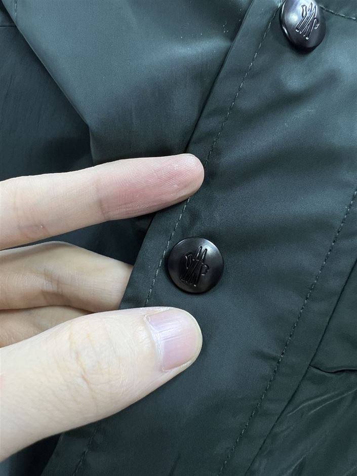 MONCLER GUIERS RAIN JACKET - MC101