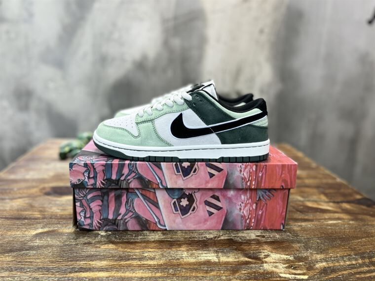 NIKE SB DUNK LOW SNEAKER - NSN005