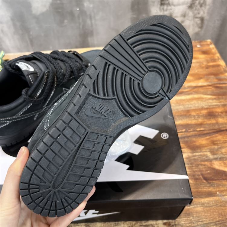 NIKE SB DUNK LOW SNEAKER - NSN010