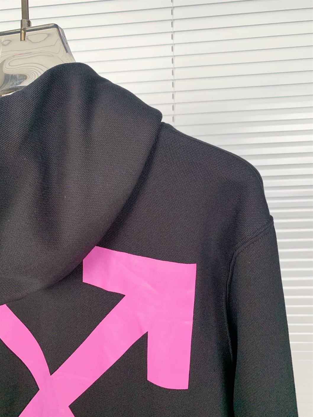 OFF-WHITE ARROW CARAVAGGIO MERCY SKATE HOODIE BLACK PURPLE - OS014