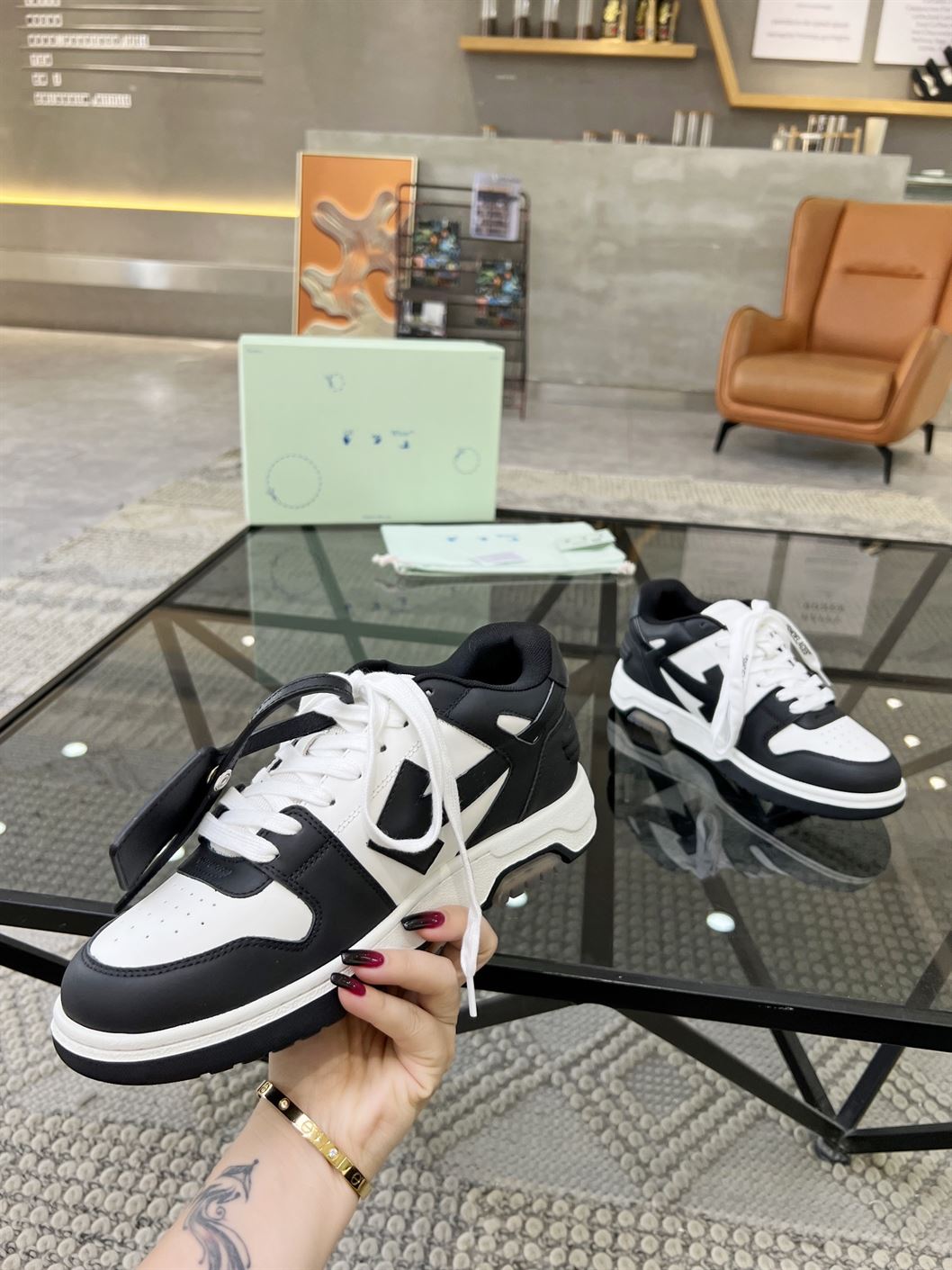 OFF-WHITE OUT OF OFFICE BLACK WHITE SNEAKER - OFW015