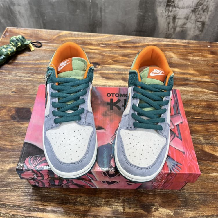 OTOMO KATSUHIRO X NIKE SB DUNK LOW SNEAKER - NSN003