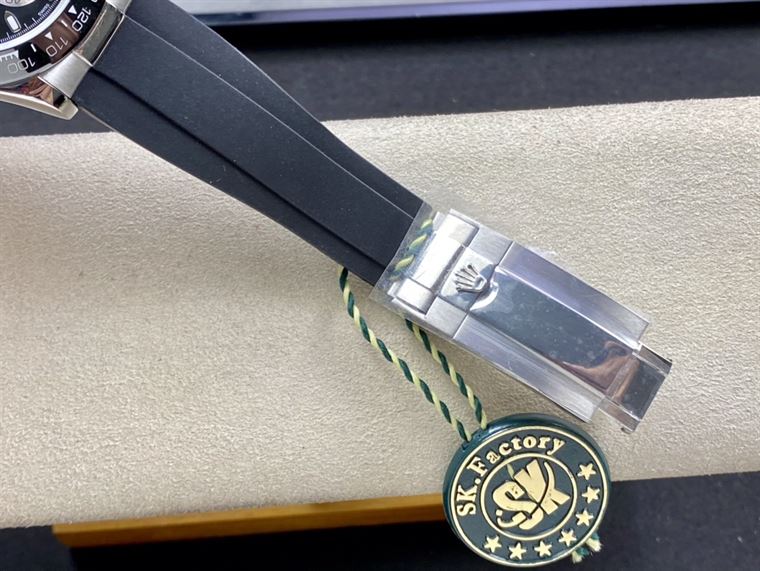 ROLEX OYSTER PERPETUAL SUPERLATIVE CHRONOMETER OFFICIALLY CERTIFIED