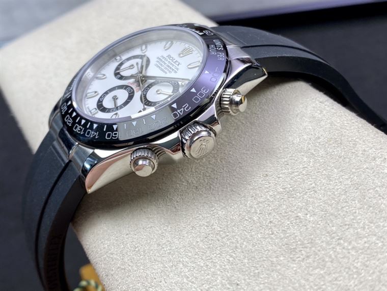 ROLEX OYSTER PERPETUAL SUPERLATIVE CHRONOMETER OFFICIALLY CERTIFIED