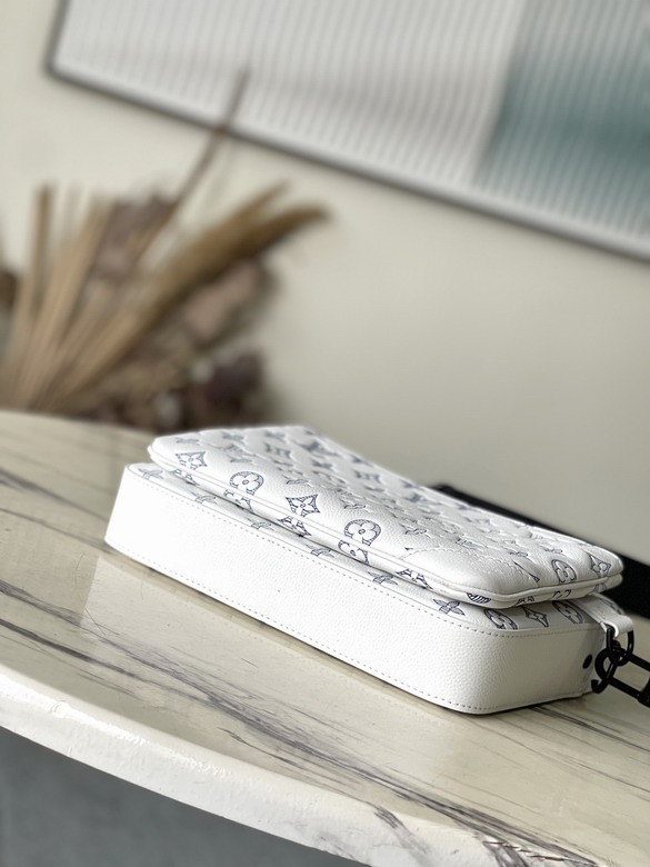 Louis Vuitton Trio Messenger White Bag