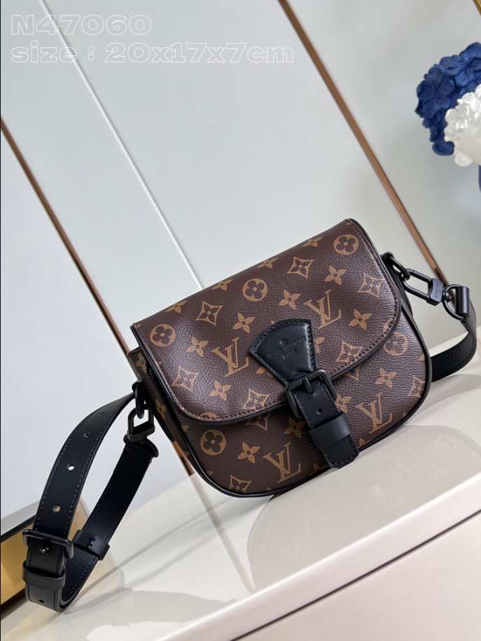 Louis Vuitton Montsouris Messenger PM Noir Bag