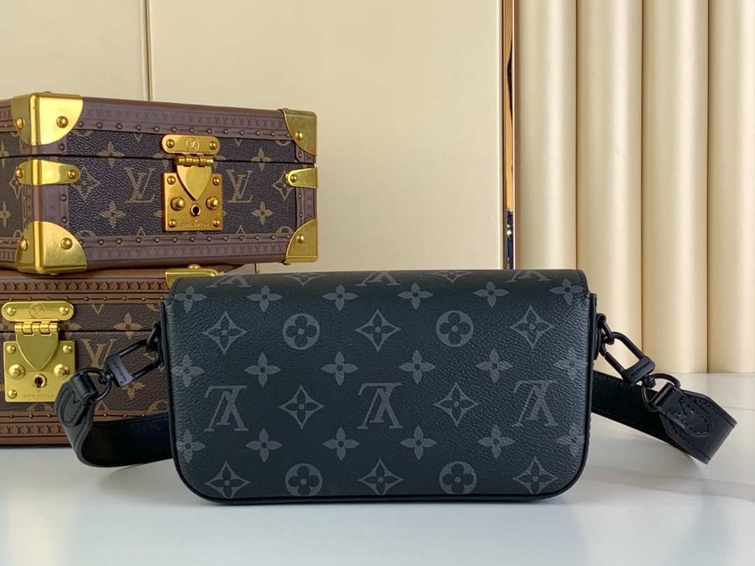 Louis Vuitton Montsouris Wearable Wallet Black - LW132