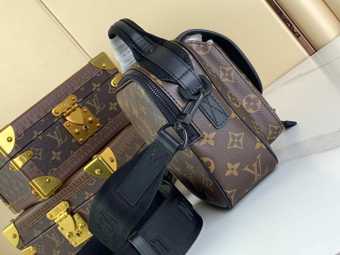 Louis Vuitton Quest Messenger Black Hardware Bag