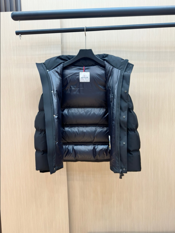 MONCLER Puff Black Hooded Coat - MC142