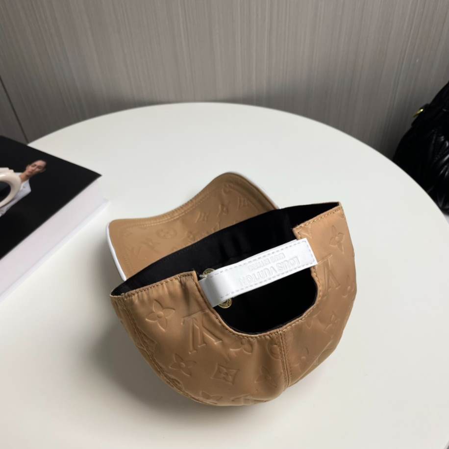 Louis Vuitton Baseball Beige Logo LV Hats - LVC008