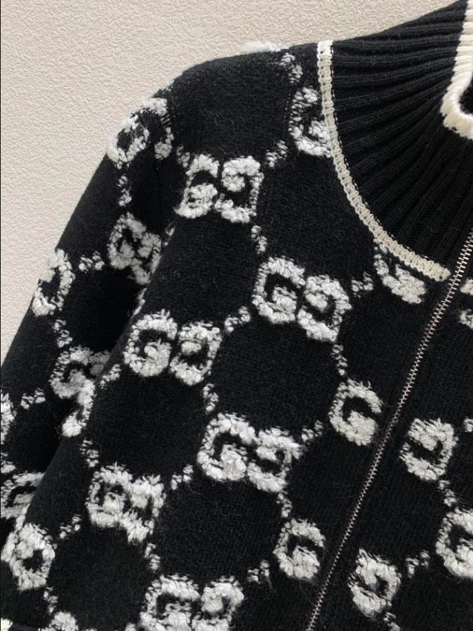 GUCCI Bouclé Stitch Jacquard Black Knitwear - GCK053