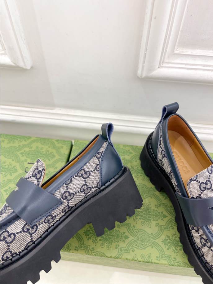 Gucci Jordaan Blue Embroidered Leather Loafer - GL078