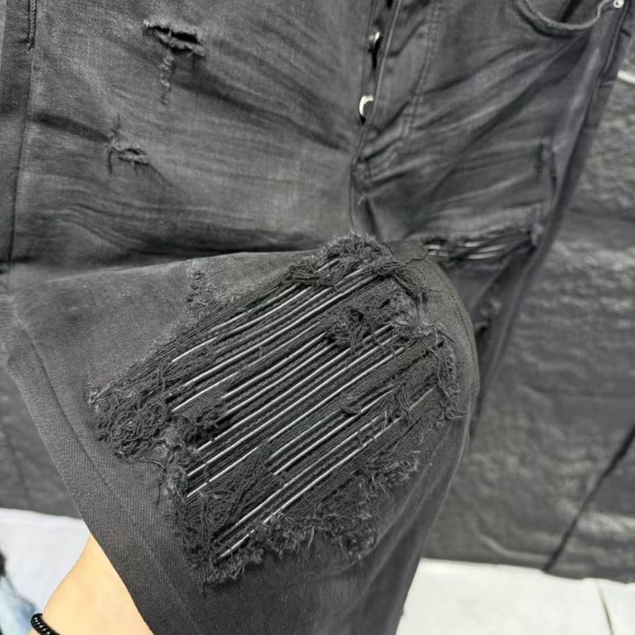Amiri Ripp Black Patch-Detail Jeans - AMIJ021