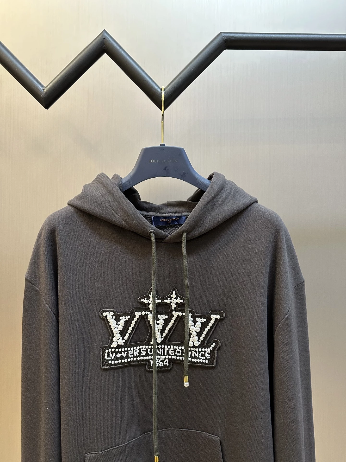 LOUIS VUITTON DAMIER PULLOVER WITH PEARL SIGNATURE - LVC052 LOUIS VUITTON DAMIER PULLOVER WITH PEARL SIGNATURE