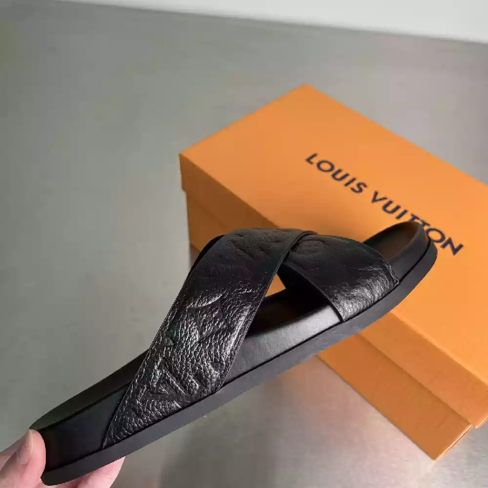 SLIPPERS'S – TAGGED "2" – DOWNTOWN - LVSD065 SLIPPERS'S – TAGGED "2" – DOWNTOWN