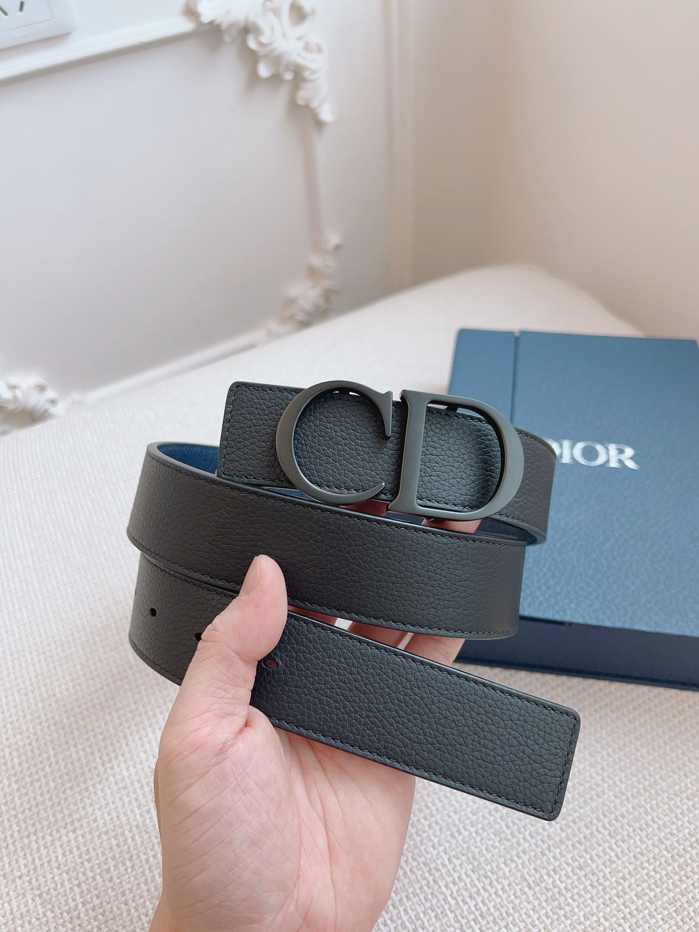 CHRISTIAN DIOR MEN REVERSIBLE GRAINED CALFSKI LEATHER BELT- DB007 CHRISTIAN DIOR MEN REVERSIBLE GRAINED CALFSKI LEATHER BELT