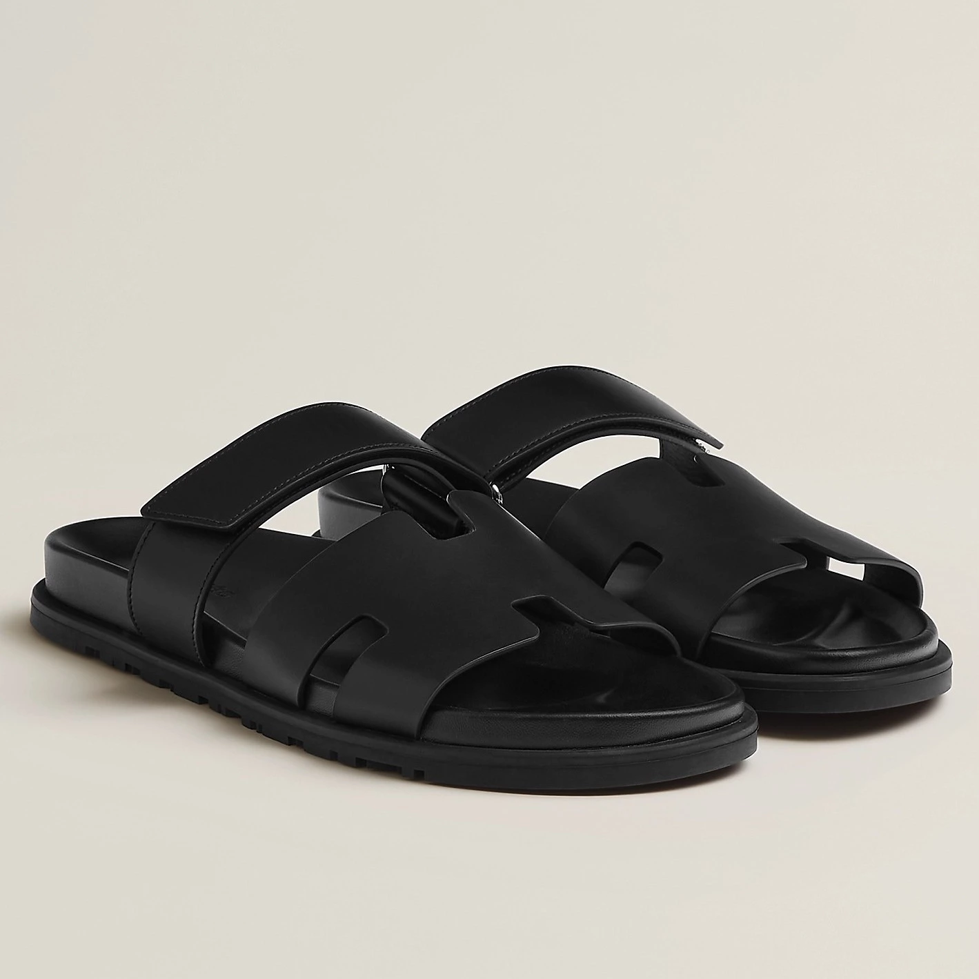 HERMES MEN'S CHYPRE SANDALS IN BLACK CALFSKIN - HMSD007