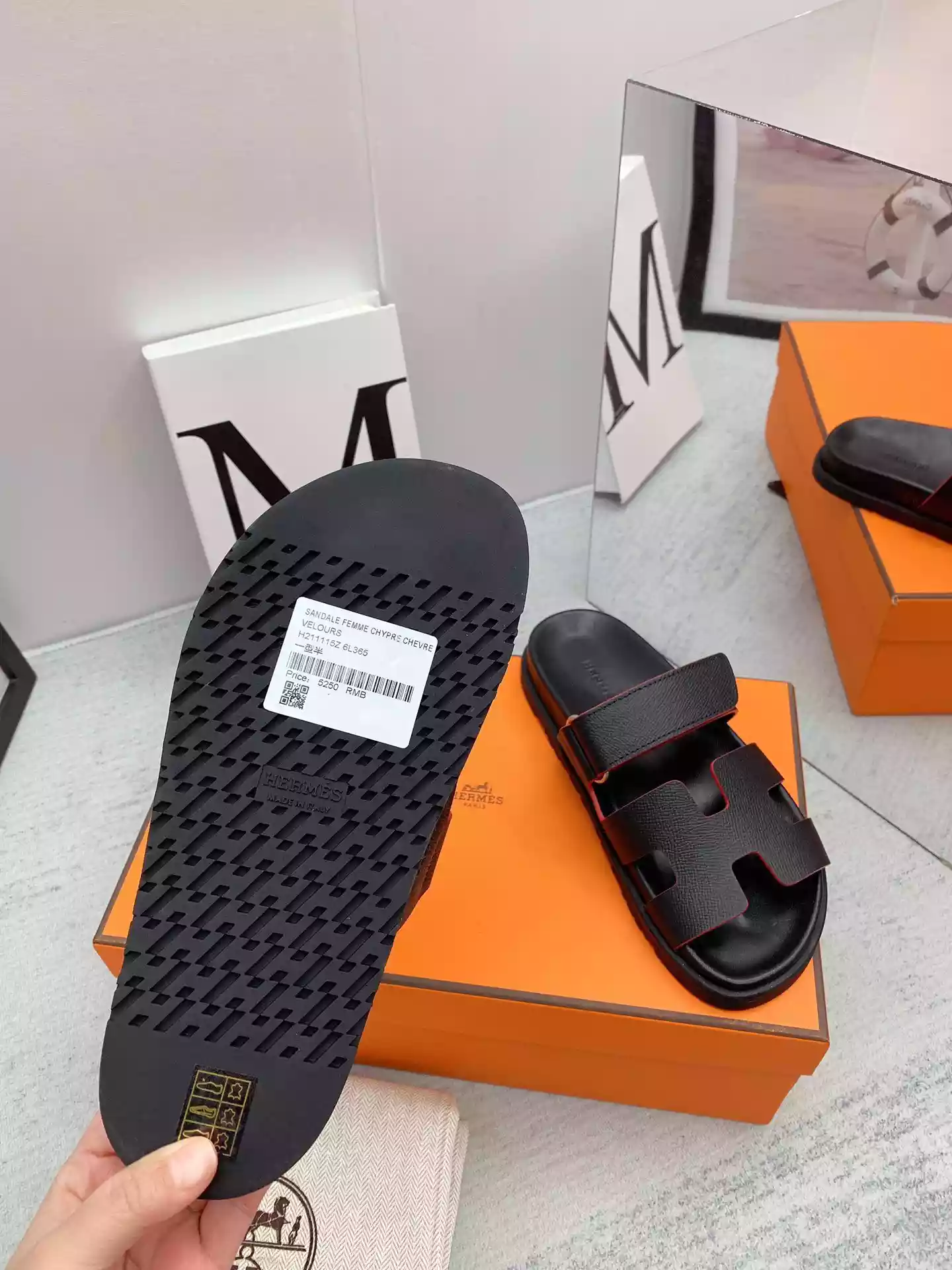 HERMES MEN'S CHYPRE SANDALS IN BLACK EPSOM CALFSKIN - HMSD009